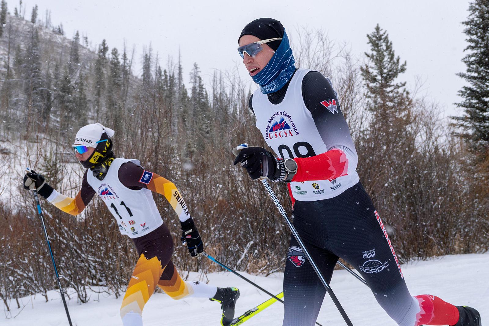 Athletes moving into early race positions as the field begins to spread.